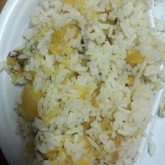 A picture of Rice cooked with bananas.