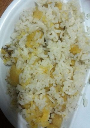 A picture of Rice cooked with bananas.