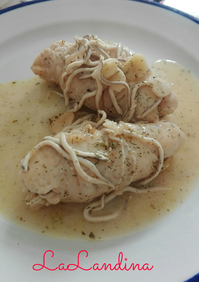 Una foto de Rollitos de merluza con gulas