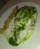 Bacalao en salsa verde con patatas bravas