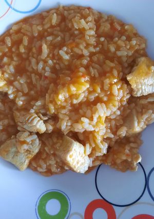 Una foto de Arroz con pavo y curry