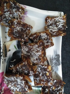 ખજૂર પાક(Khajur pak recipe in Gujarati) રેસીપી મુખ્ય ફોટો