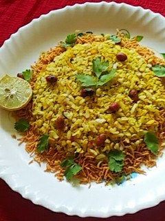 स्टीम्ड पोहा (Steamed poha recipe in hindi) रेसिपी मुख्य फोटो