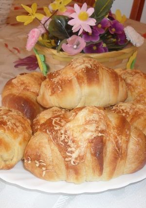 Sajtos sonkás croissant recept fotója