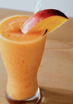 Una foto de Smoothie de melocotón🍑 y fresa🍓