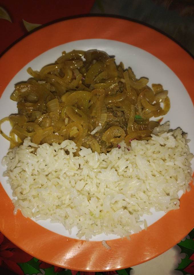 Una foto de Carne encebollada