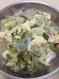 ยำตีนไก่เส้นบุก”