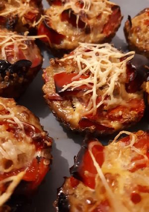 Une photo de Muffins de quinoa, poivrons rouges et olives noires