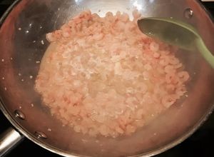 Una foto de Camarones al Limón y vegetales#semana santa