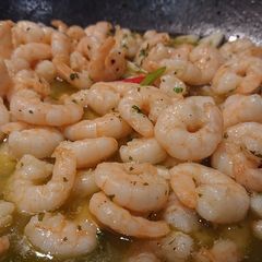A picture of Garlic Prawns.