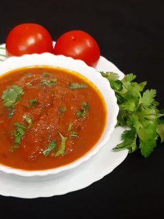 टमाटर की खट्टी मीठी चटनी (tamatar ki khatti mithi chutney recipe in Hindi) रेसिपी मुख्य फोटो