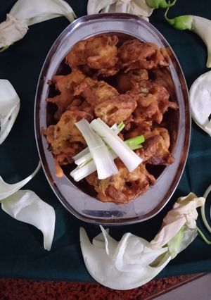 हेटी फुलांचे भजे (fulanche bhaje recipe in marathi) रेसिपी चे मुख्य फोटो 