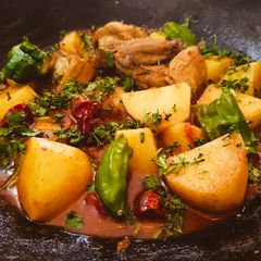 A picture of Chicken Aloo Karahi.
