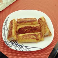A picture of French toast roll.