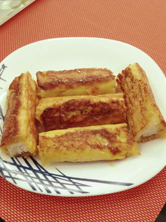 A picture of French toast roll.