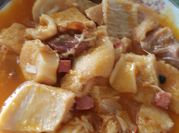 Una foto de callos olla