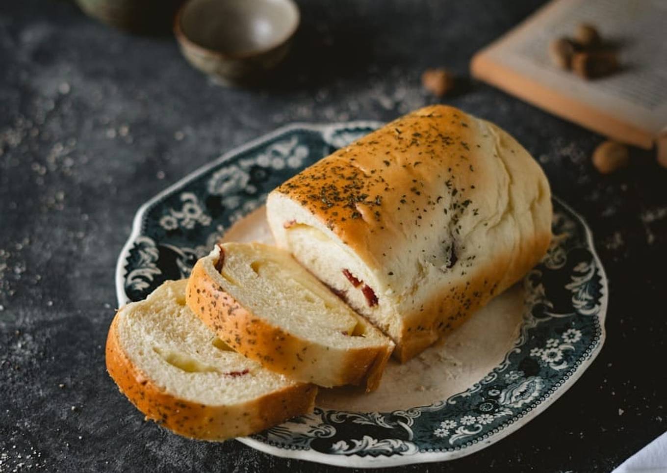 Smoke Beef & Cheese Loaf Bread