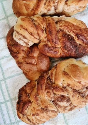 Une photo de Brioches Noisette et Cannelle 🌰🍞 (babka)