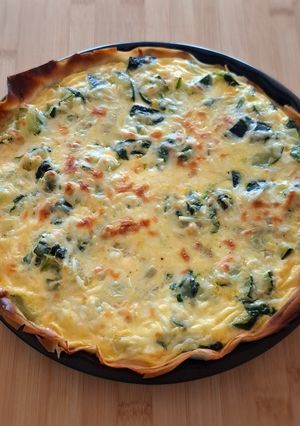 Una foto de Quiche de salmón, calabacín y espinacas X
