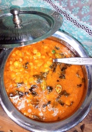 A picture of Chanay ki dal salan.