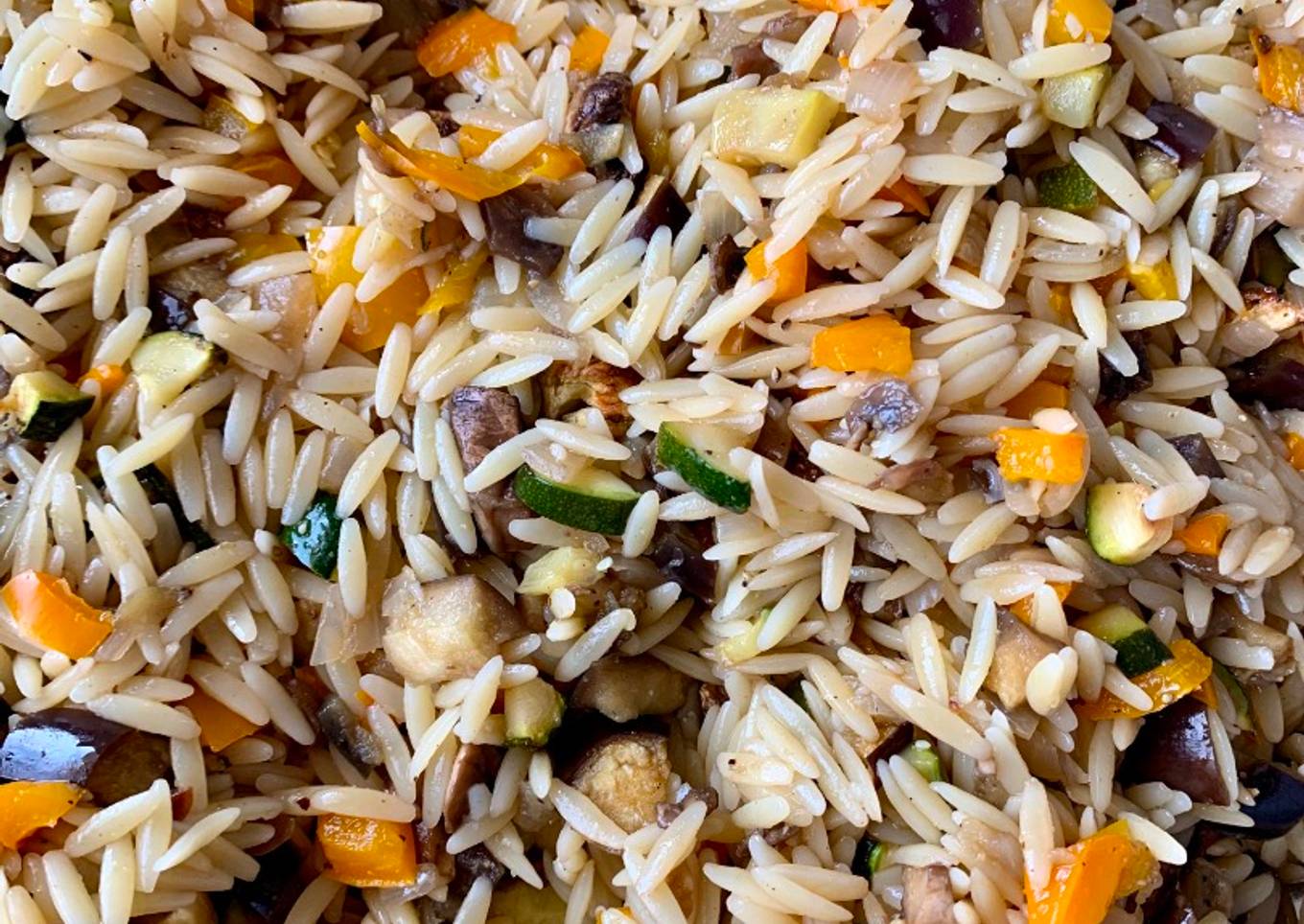 Pasta salad with fried vegetables