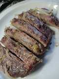 Bife de vacío al horno con cebollas