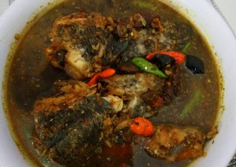 Langkah Mudah untuk Membuat Ikan gabus pucung/ kluak gabus. leylan lie, Lezat