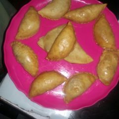 A picture of Nigerian meatpie.