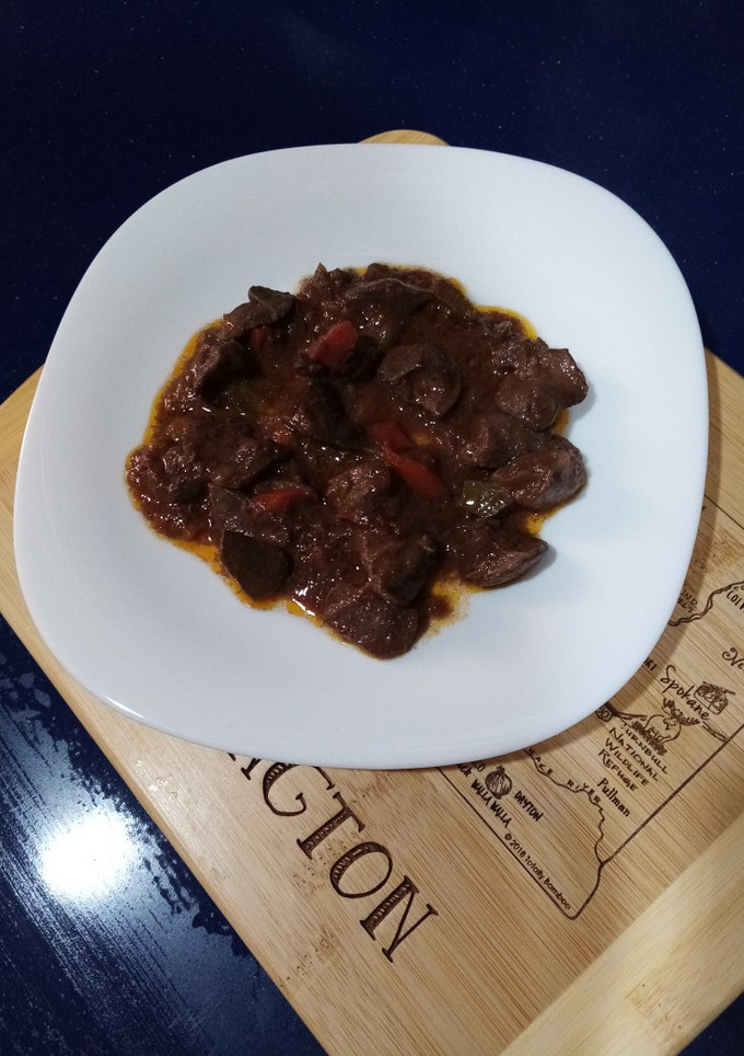 Una foto de Hígado de pollo con verduras