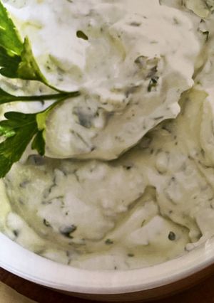 Zdjęcie przepisu Śmietana z ziołami (Książka Thermomix).