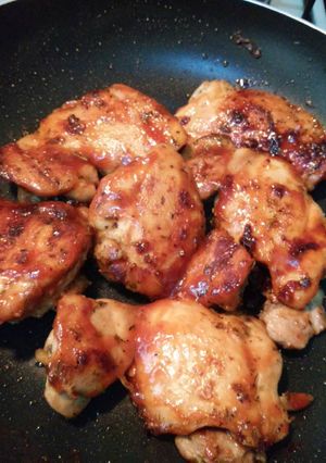 Una foto de Filete de muslos corto con salsa bbq casera