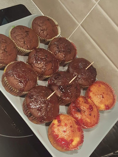 Φωτογραφία της συνταγής Muffins σοκολάτας με φρούτα του δάσους και σιρόπι κεράσι
