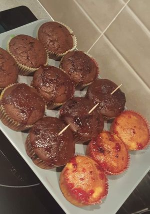 Φωτογραφία της συνταγής Muffins σοκολάτας με φρούτα του δάσους και σιρόπι κεράσι