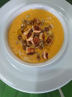 Una foto de Sopa crema de calabaza, ajo y cebolla