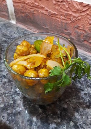 A picture of Chana masala.