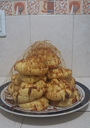 Una foto de Croquembouche (masa choux y crema pastelera)