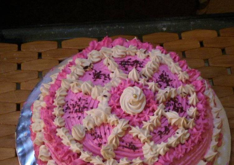 Recipe of Quick Vanilla cake decorate in whip cream