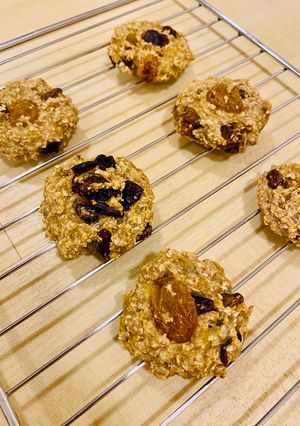 A picture of 3 Ingredients - Soft and Chewy Oatmeal breakfast cookies.