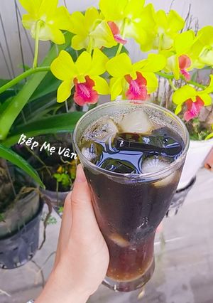 A picture of Winter Melon and Grass Jelly Herbal Drink with Chia Seeds.