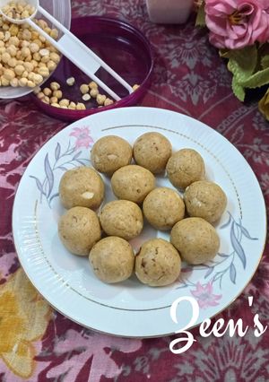 A picture of Roasted Gram and Jaggery Laddoos.