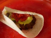 Una foto de salsa de cebolla con habanero