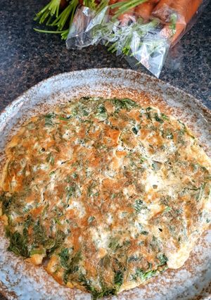 A picture of No Food Wasted : Omelette with Carrot Leaves (Vegetarian).