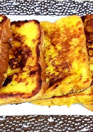 A picture of French toast (cake slice).