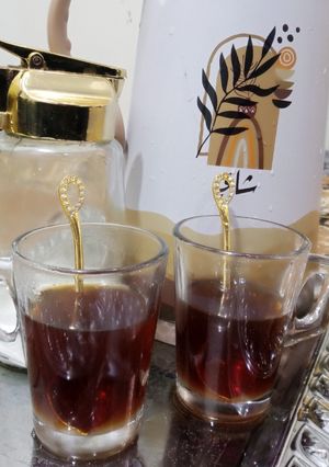 صورة لوصفة شاي عراقي بالهيل والورد المحمدي