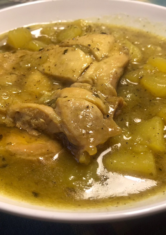Una foto de Guisado de pollo con salsa de trufa