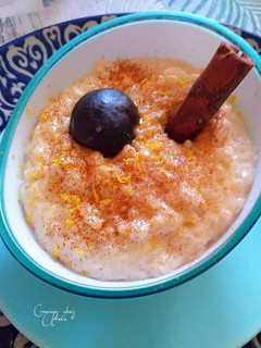 Una foto de Arroz con leche a los aromas de limón negro y nuez moscada