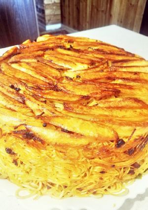 عکسی از دستور ماکارونی با ته دیگ سیب زمینی خلالی