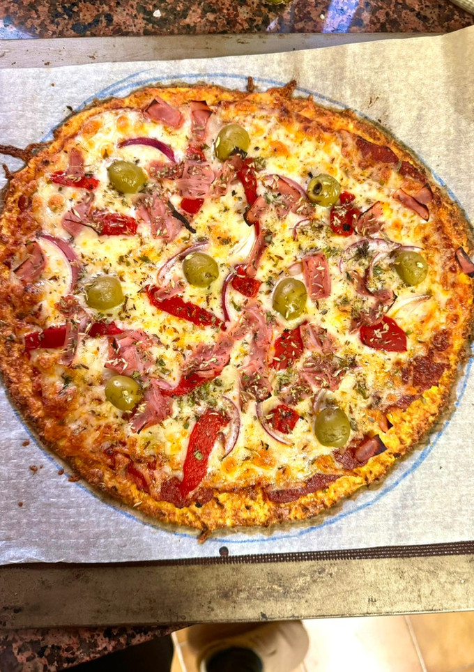 Una foto de Pizza de coliflor Keto