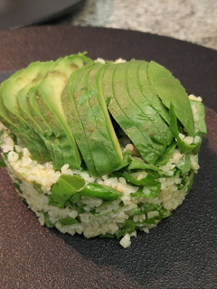 Una foto de Timbal de Burgol, Rúcula y Palta
