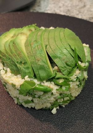 Una foto de Timbal de Burgol, Rúcula y Palta